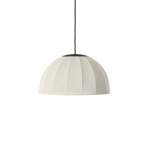 Rund lampe med strikket, off white skærm, designet af Aleksej Iskos. Diameter 50 cm, højde 28 cm.